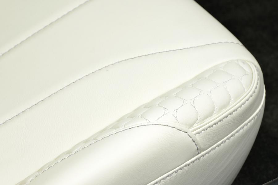 Детали интерьера Aston Martin Vanquish 2012 года  (WW) (фото 9 из 167)